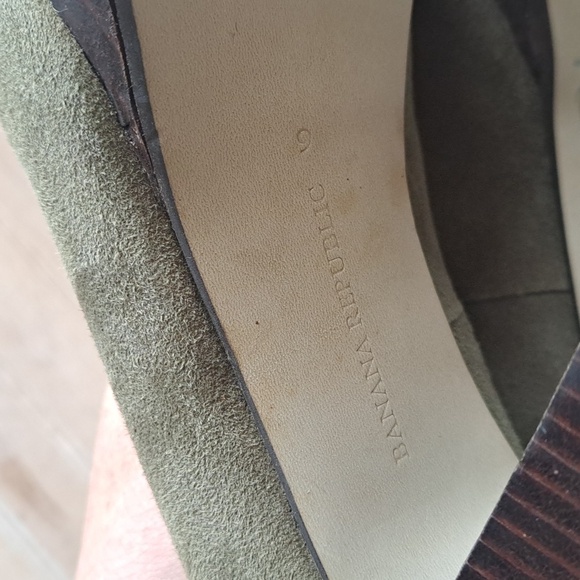 Banana Republic "Union" Dark Olive Green Suede Leather Platform Block Heel Pumps - Picture 8 of 12